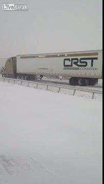Gros carambolage de poids lourds dans le Wyoming