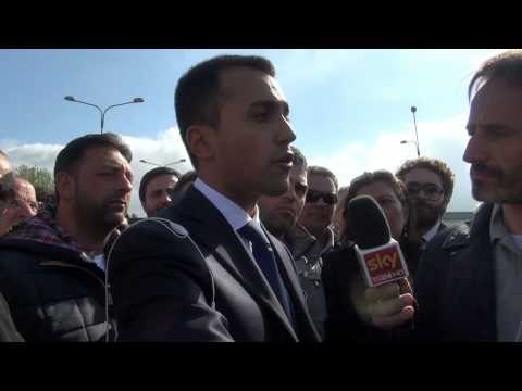 Carinaro (CE) - Indesit, Di Maio incontra i lavoratori: Non è più tempo di tavoli (18.04.15)