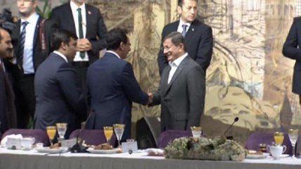Başbakan Davutoğlu'ndan Romanlara Müjde