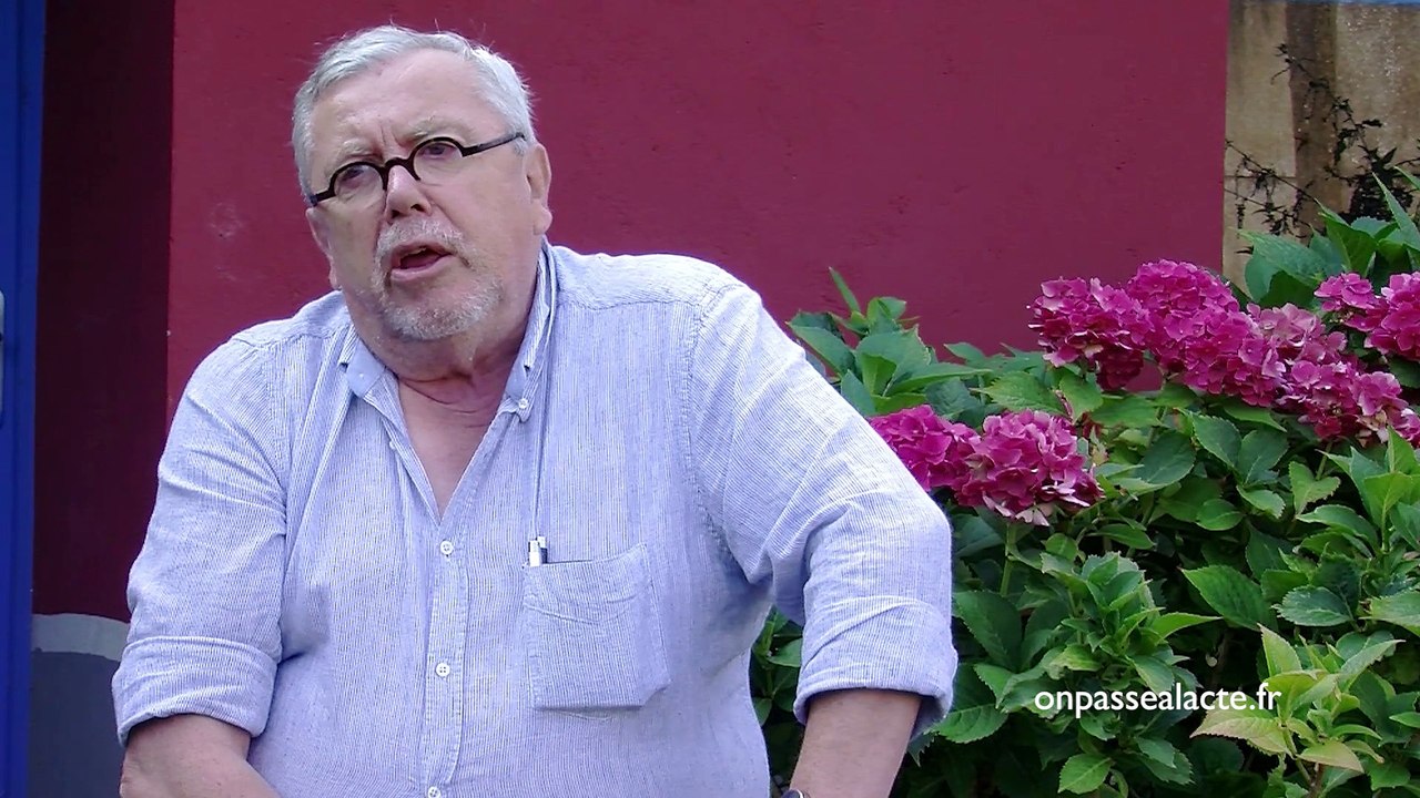 On a décidé de créer une chorale de gens de la rue et de chanter aux enterrements des sans-abris (version courte)