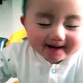 İlk Defa Limon Yiyen Bebek Yüzünü Nasıl Ekşiltiyor