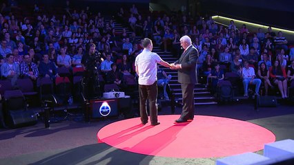 Body language, the power is in the palm of your hands | Allan Pease | TEDxMacquarieUniversity