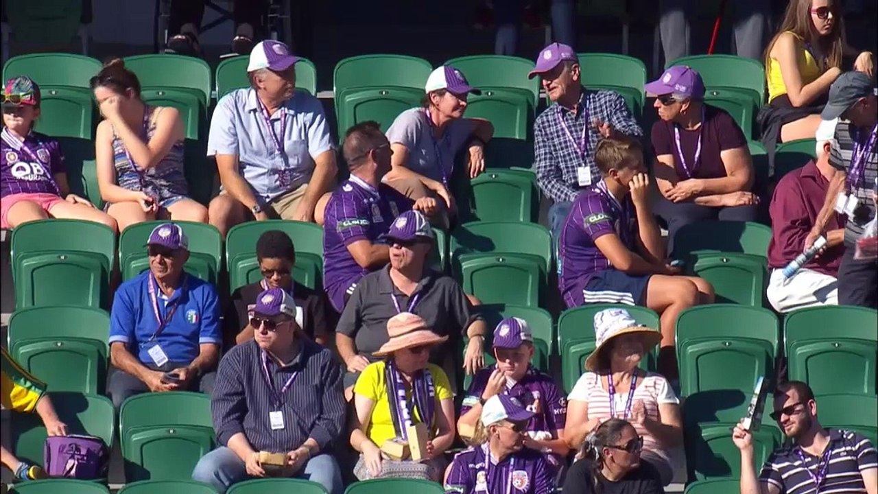 A-League: MacLaren-Show und Traum-Freistoß