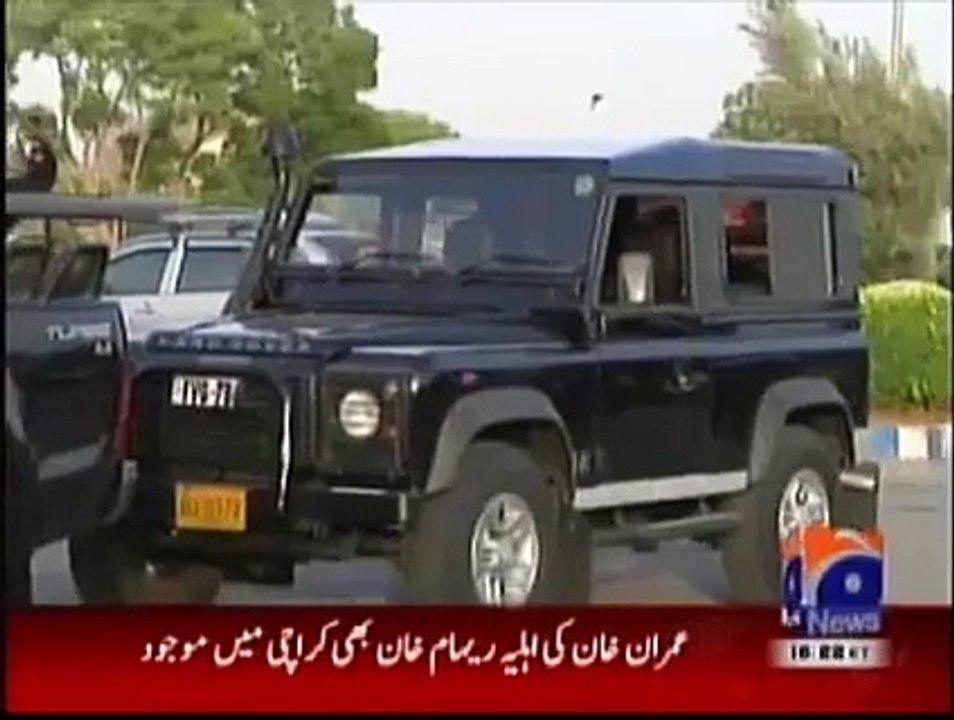 Watch Really Surprising Protocol of Imran Khan in Karachi, Dozens of Vehicles in Convoy