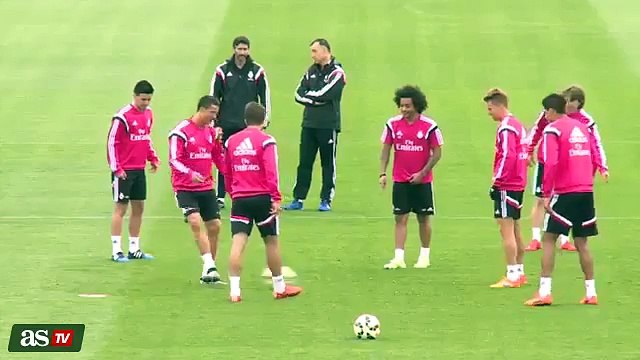 Cristiano ronaldo Amazing Nutmeg in Real madrid Training Session