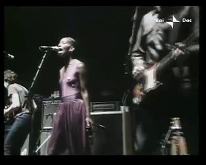 Talking Heads - Live in Rome 1980 - 09 Houses In Motion