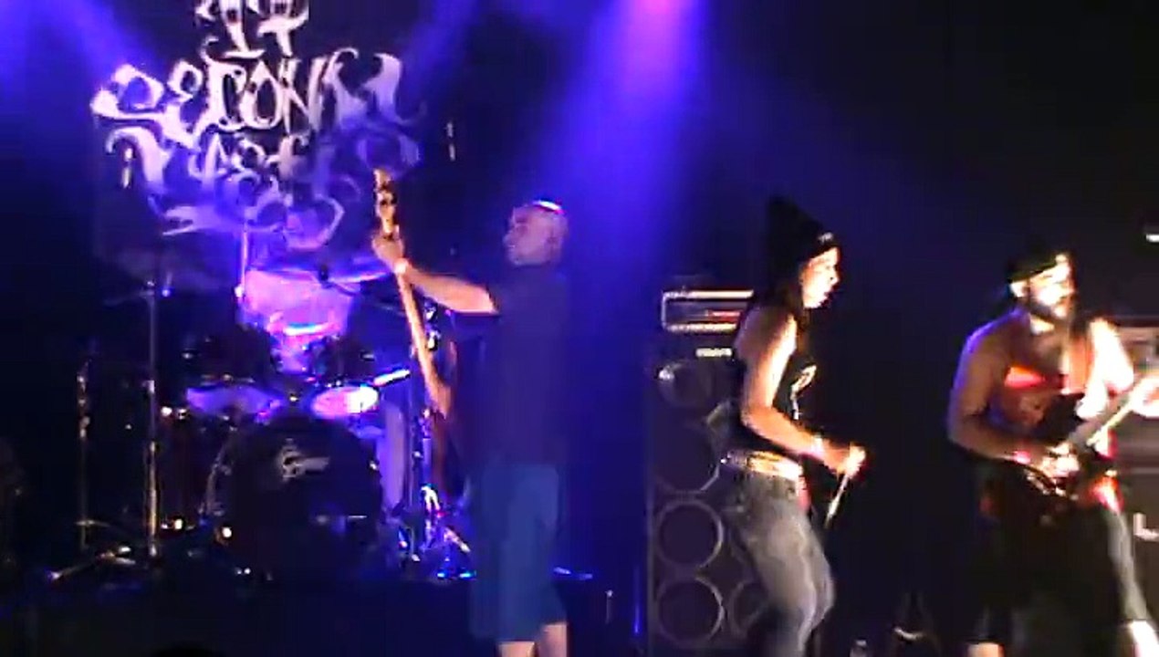 17 SECONDS LEFT au Cargö de Caen 18 04 2015 part 1