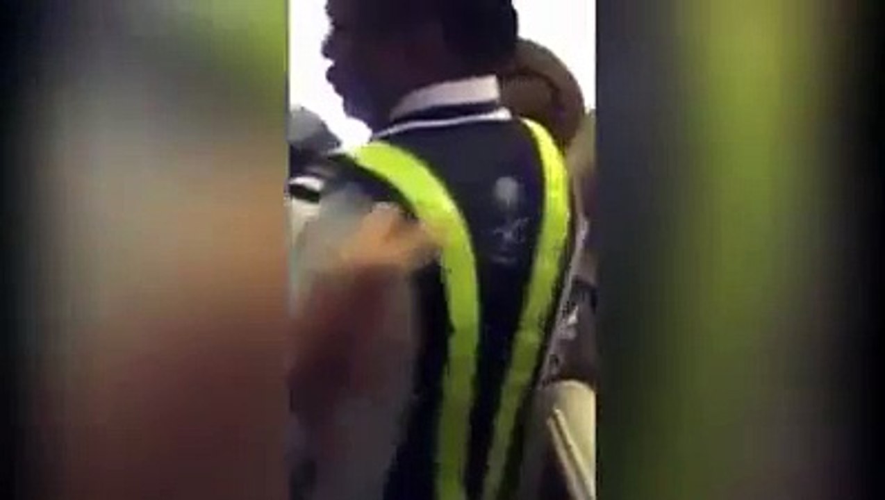 Watch police drag unruly airline passenger off plane after he refuses to leave seat