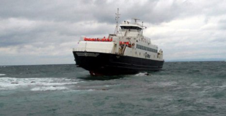 188 Yolculu Feribot Çanakkale'de Karaya Oturdu