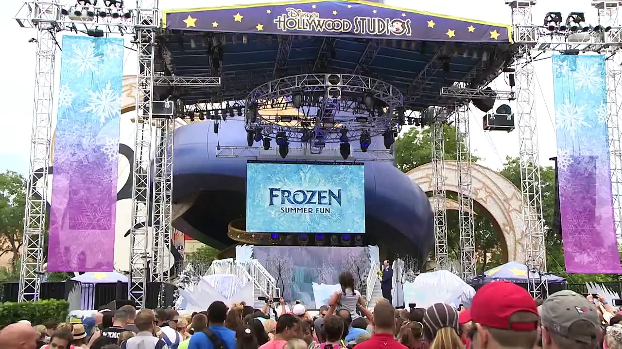 Frozen Summer Fun Live! | Anna & Elsa in Walt Disney World | Disney Parks