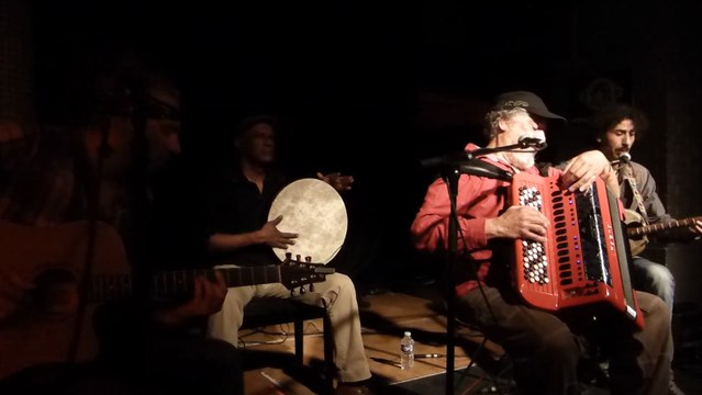 Jamal Nouman avec René Lacaille , Mr Roux et Jagdish au café Julien - ana wiak (live)