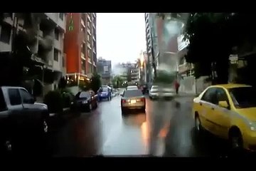Exploding Power Lineman In The Rain   Elektrik hattında kısa devre ve ark 1