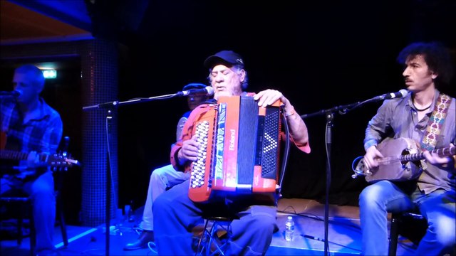 René Lacaille avec Jamal Nouman , Mr Roux et Jagdish au café Julien (live)