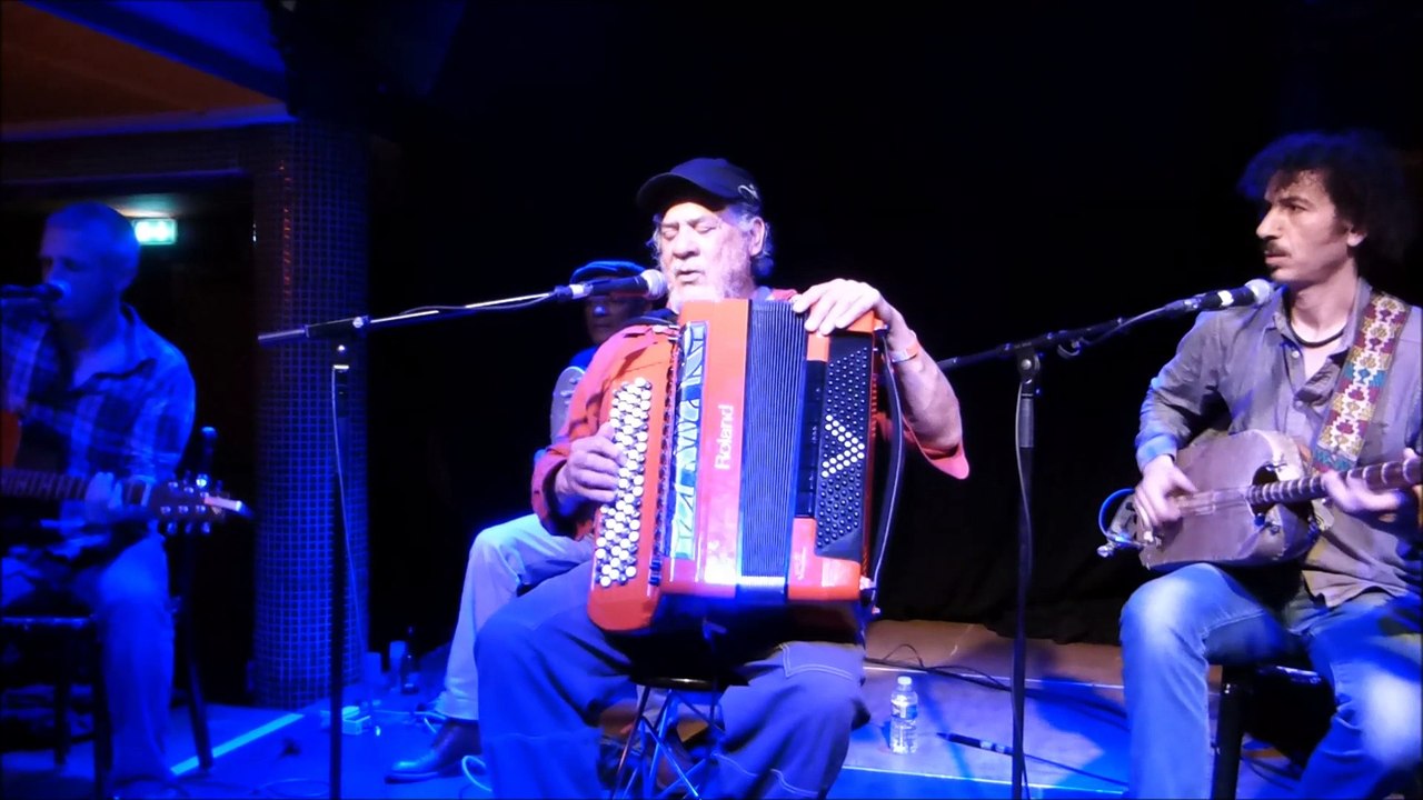 René Lacaille avec Jamal Nouman , Mr Roux et Jagdish au café Julien (live)