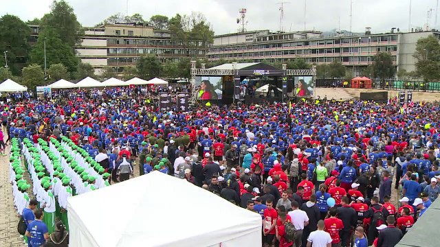 Colombianos homenageiam soldados mortos