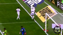 Ronaldinho desató la euforia en el estadio azteca con dos goles y una huacha