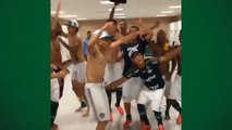 Atletas do Verdão comemoram vitória no vestiário da Arena Corinthians