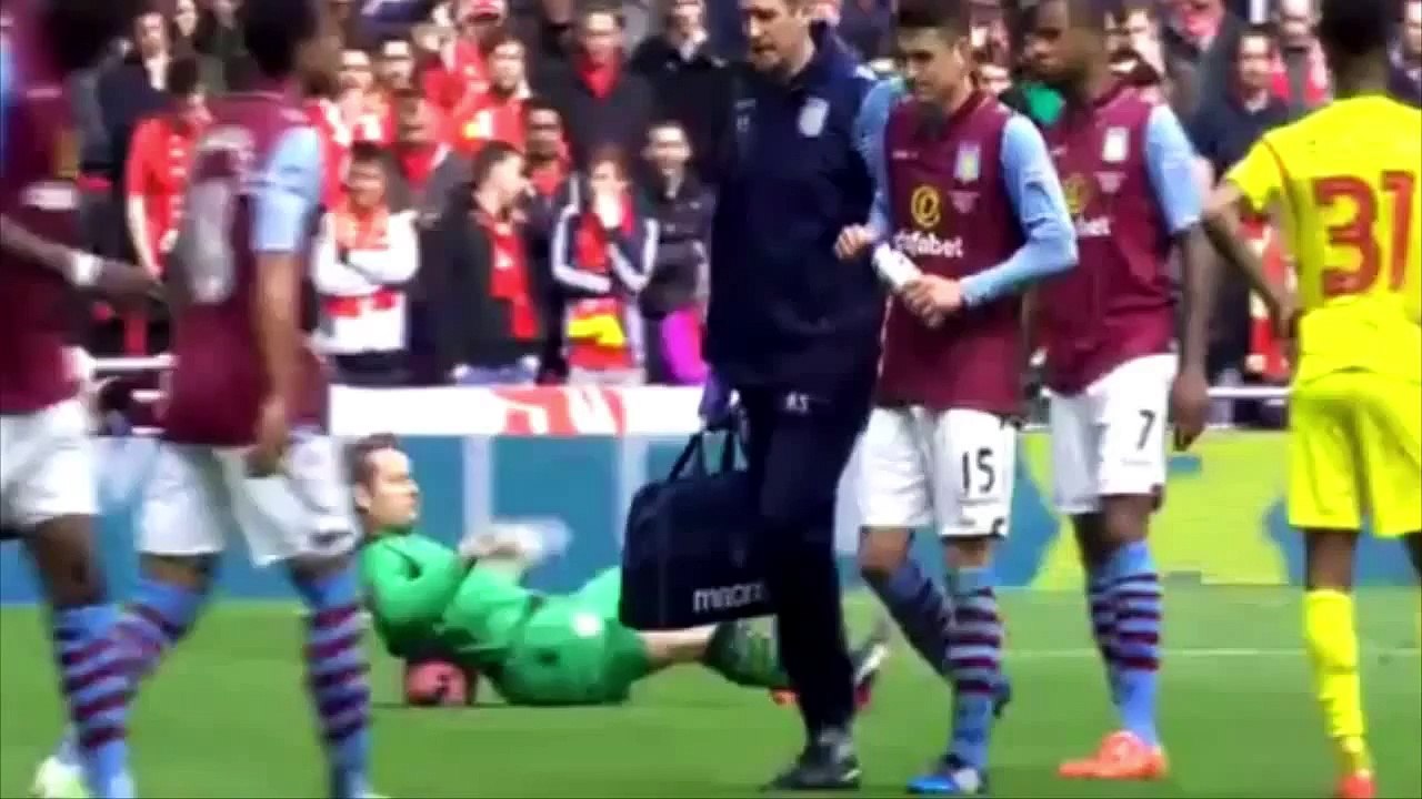 Shay Given weirs exercises with ball  - Aston Villa vs Liverpool