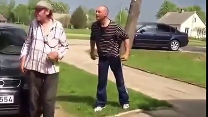 Deux Mecs Ivre Tentent de se Battre