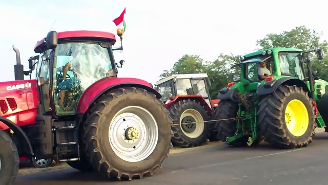John Deere 7530 vs. Case IH Puma 225 CVX