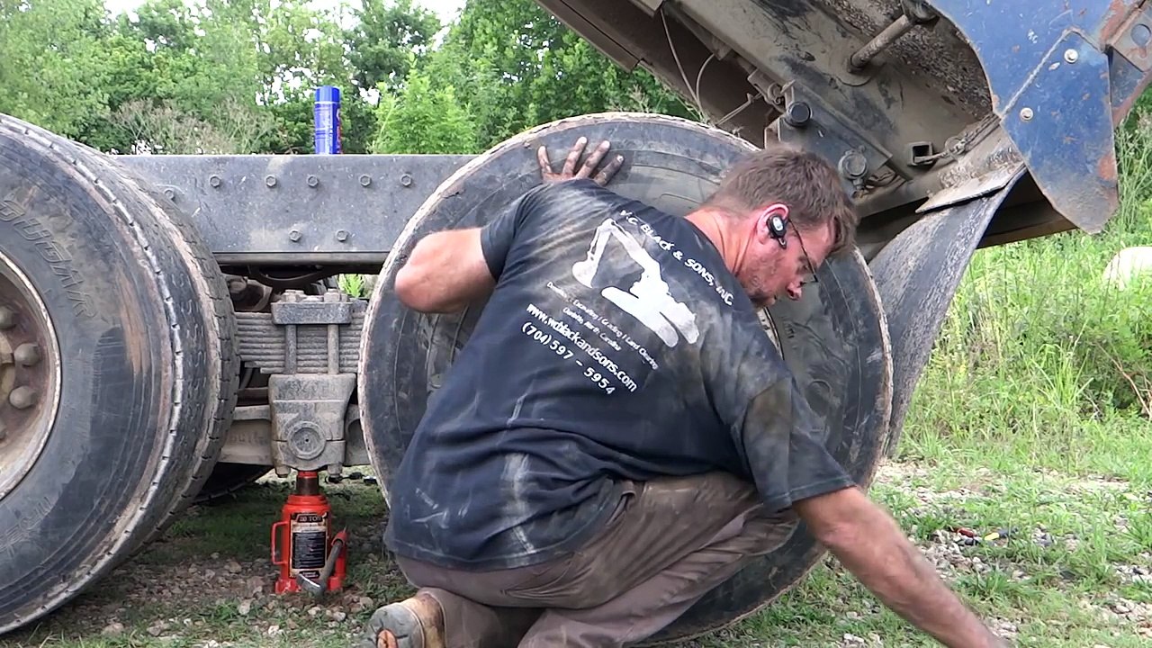How To Replace Brakes On A Dump Truck (HD) video Dailymotion