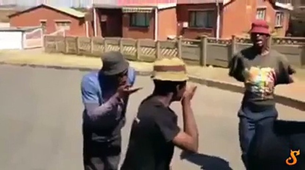 Des mecs souples dans la rue