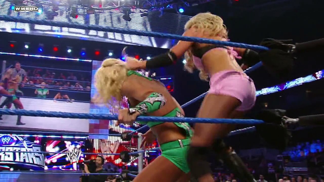 WWE Superstars: Kelly Kelly vs. Michelle McCool