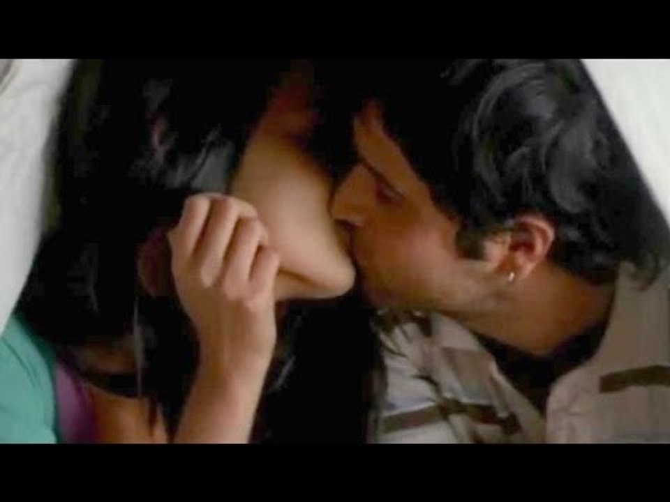 Jannat 2008 - Bollywood Movie Kissing Scene - Emraan Hashmi & Sonal Chauhan  - video Dailymotion