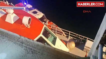 Çanakkale -Karaya Oturan Feribottaki Yolcular Tahliye Ediliyor 1