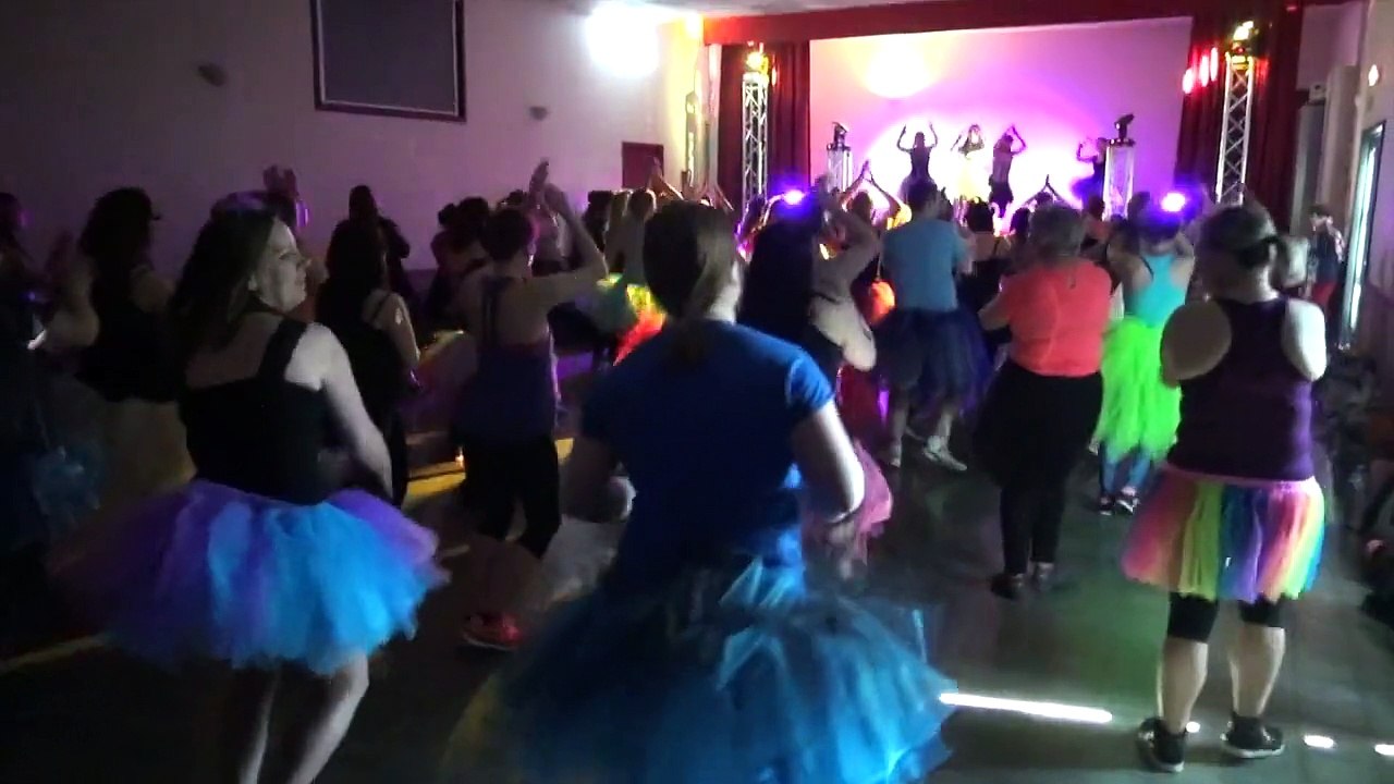 Extrait de la Burlesque Party Tour - So Mouv' Zumba