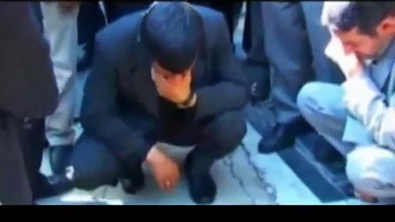Iranian President Ahmadinejad’s strange action during laying his father in grave -