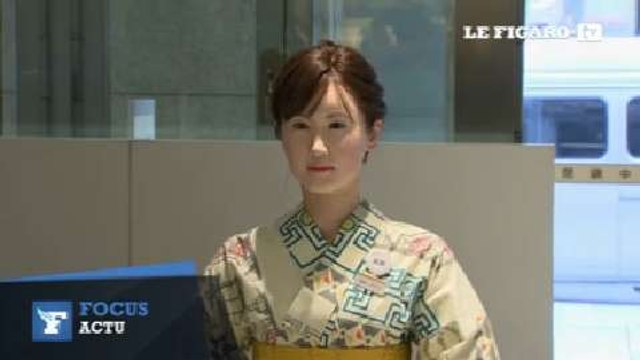 Japon : une hôtesse androïde accueille les clients d'un grand magasin