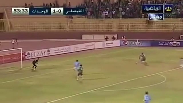 Ce gardien met un retourné... contre son camp !