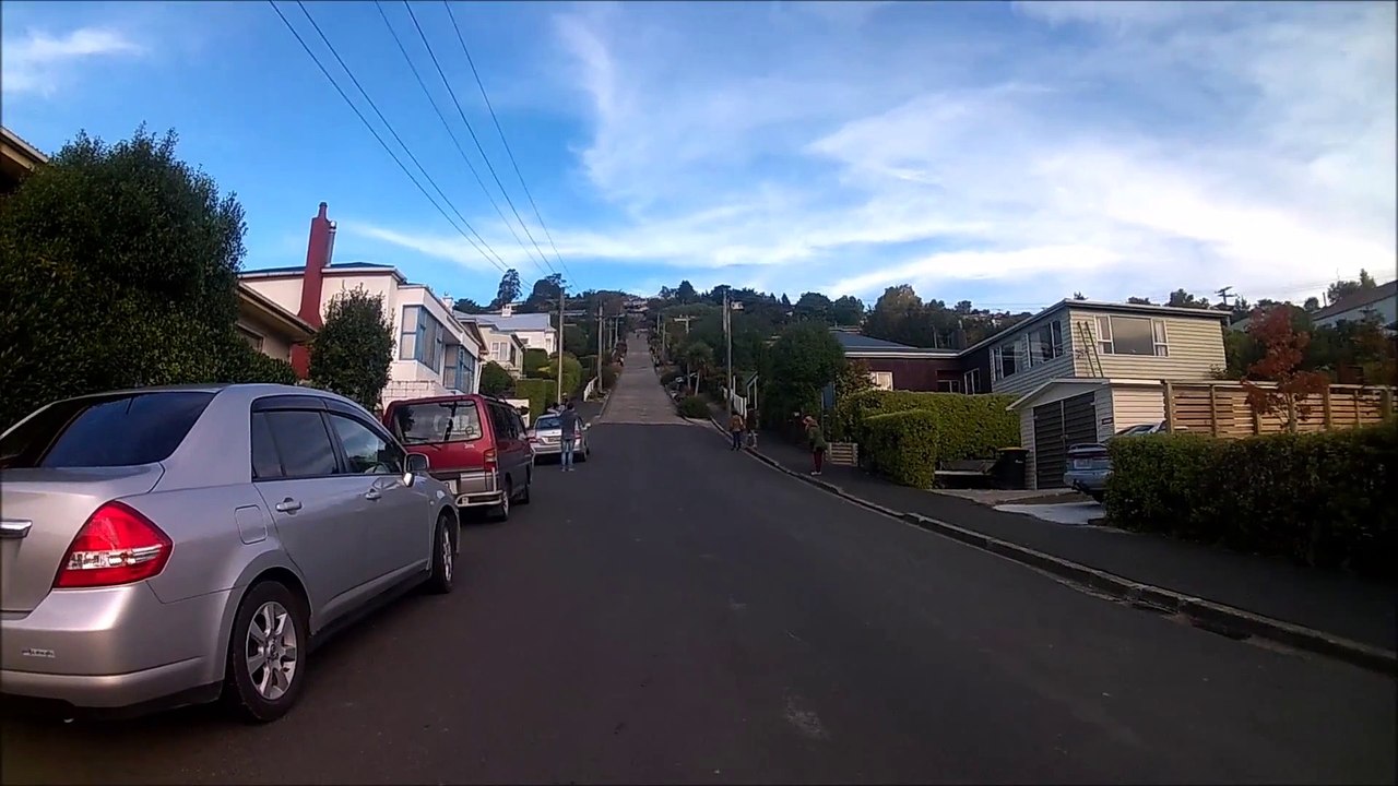 Descente de la rue la plus pentue du monde en tricyle