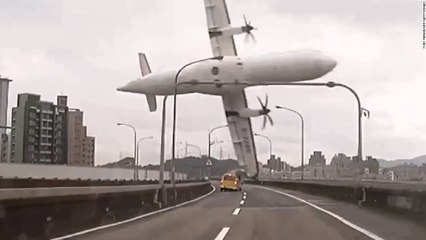 OMG Plane Crash in Taipi, Taiwan - Live Footage