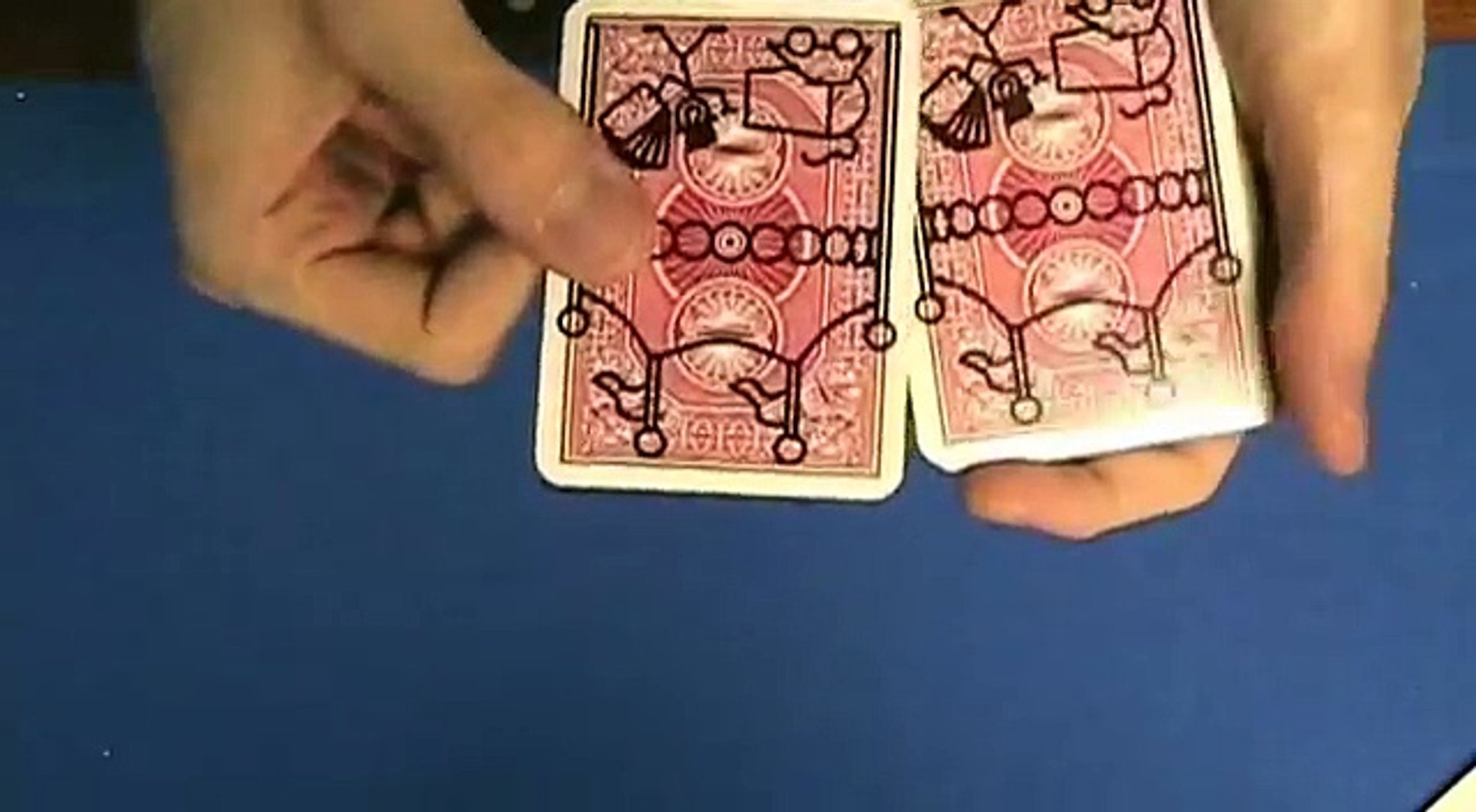 Jeux de cartes - Tour de magie avec des cartes avec explication