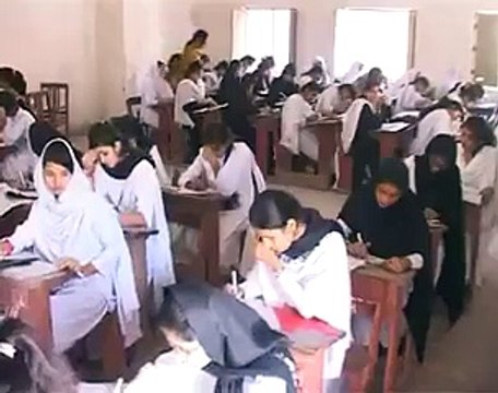 Watch How Girls Openly Cheating in Exams in Larkana School