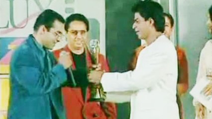 Flashback: When Shah Rukh Khan Handed Over His Award To Salman Khan