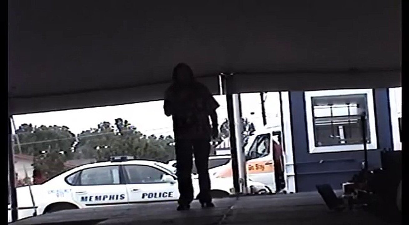 Steve Diltz sings 'Don't Think Twice' at Elvis Week (video)