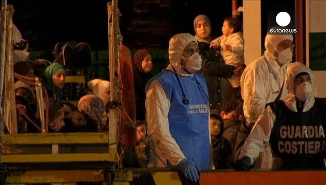 جستجو برای یافتن قربانیان قایق غرق شده در ایتالیا ادامه دارد