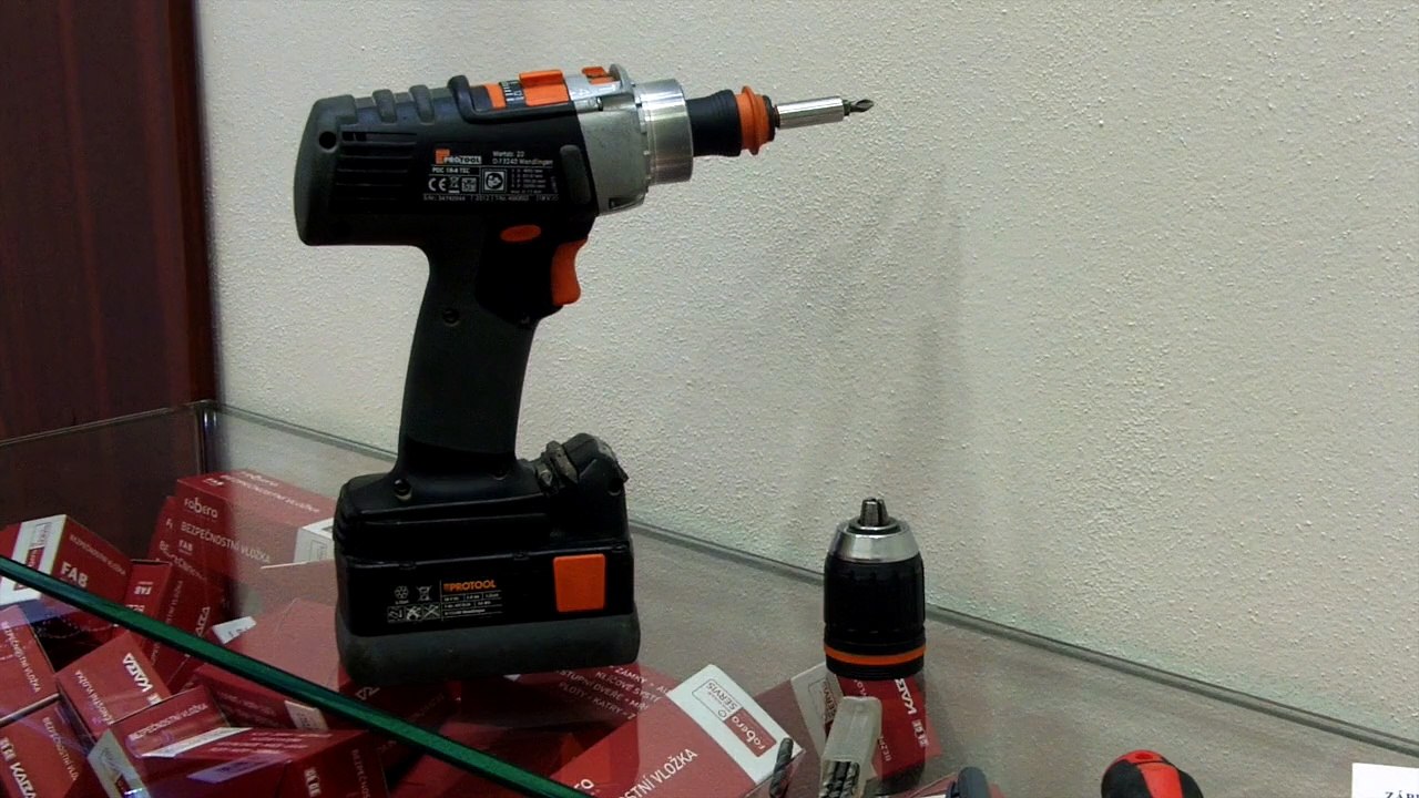 zabezpečení dveří za pár korun zabezpečení proti vysazení z pantů