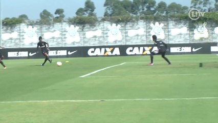 Download Video: Olho neles! Jovens do Corinthians fazem bela parceria em treino