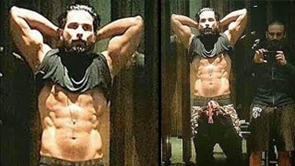 OMG! Shahid Kapoor BEATS Shahrukh Khan - The Bollywood