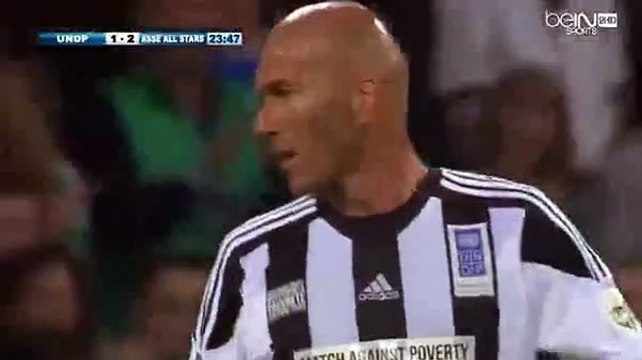 Charity match - Zidane, Ronaldo and Friends v. ASSE All Stars Zidane great shot