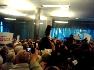 Wejście Andrzeja Dudy na salę WiMBP