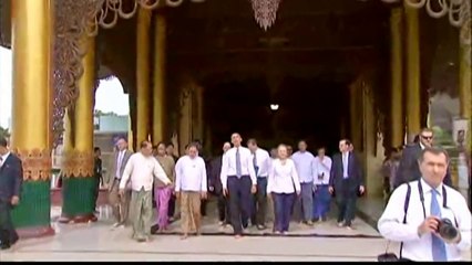 Obama Visits Myanmar, Shwedagon Pagoda