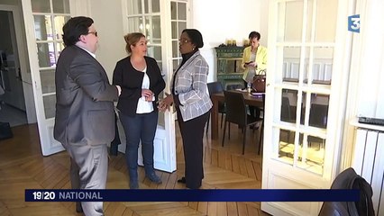 Les proches des victimes du crash d'Air Algérie sur les lieux du drame