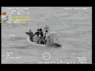 Un superviviente asegura que en el pesquero hundido en el Mediterráneo viajaban 950 personas