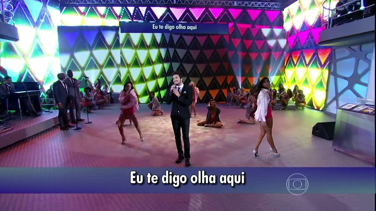 Luan Santana canta 'Escreve Aí' no Domigão do F...