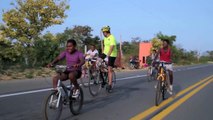 Rafael Correa - Campaña Presidencial (Spot Bicicleta versión) Alianza Pais 35